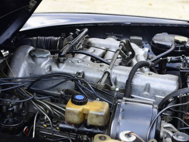 Mercedes-Benz 230 SL