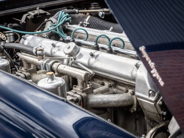 Aston Martin DB 4