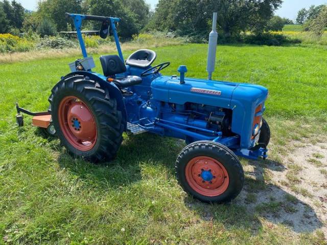 Bild 1/3 von Fordson Dexta (1961)