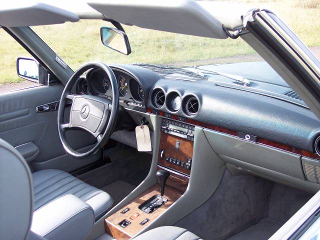 Mercedes-Benz 560 SL