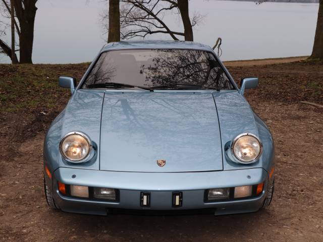 Porsche 928 - Front