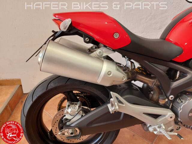 Ducati Monster 696 Plus
