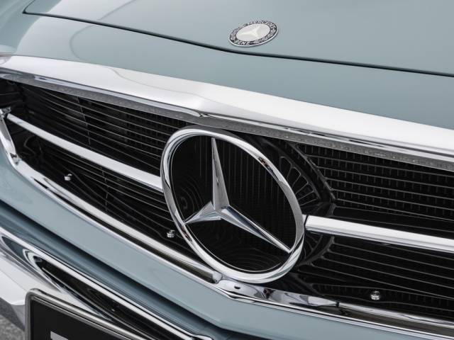 Mercedes-Benz 280 SL