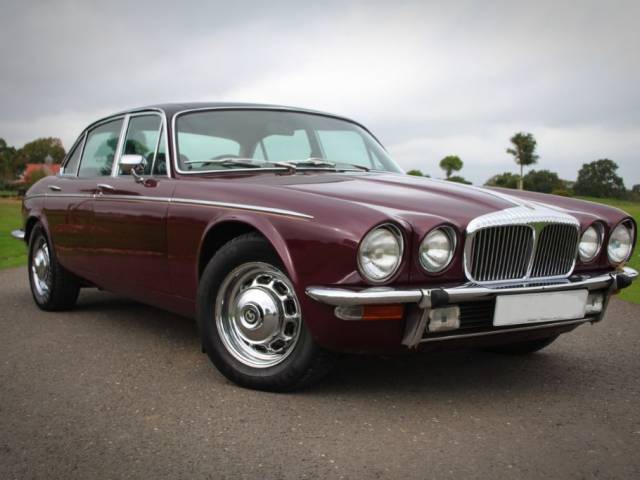 Bild 1/5 von Daimler Double Six (1977)