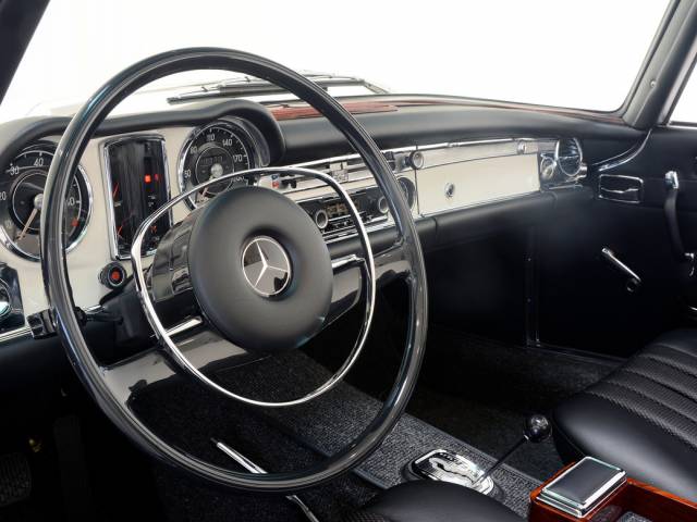 Mercedes-Benz 280 SL