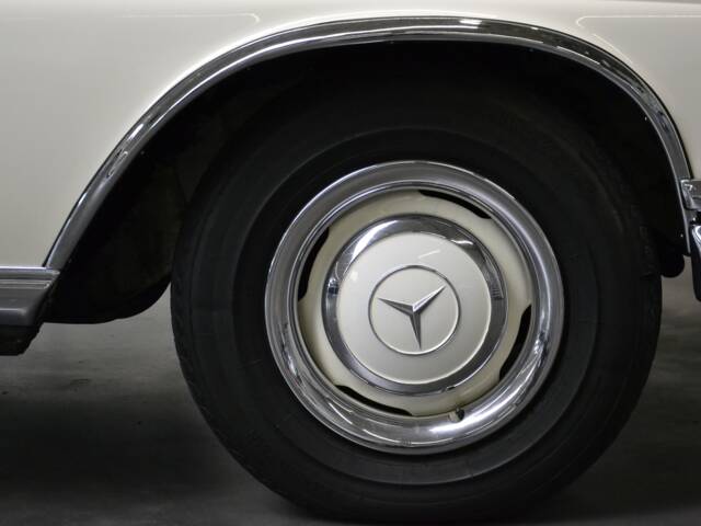 Mercedes-Benz 250 SE
