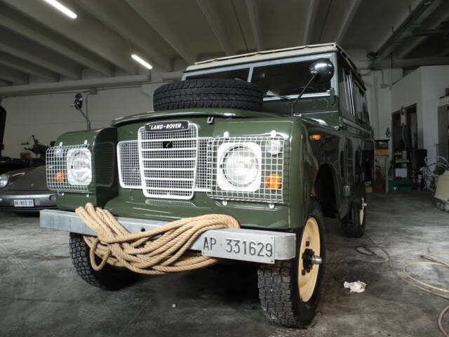 Image 1/50 of Land Rover 88 (1977)