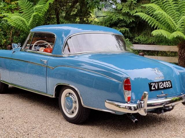 Mercedes-Benz 220 SE