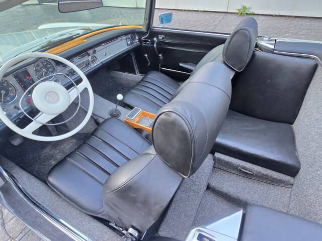 Mercedes-Benz 280 SL