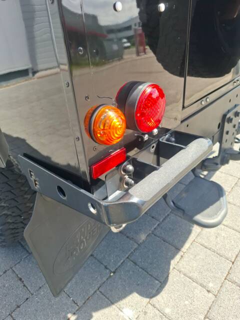 Land Rover Defender 110