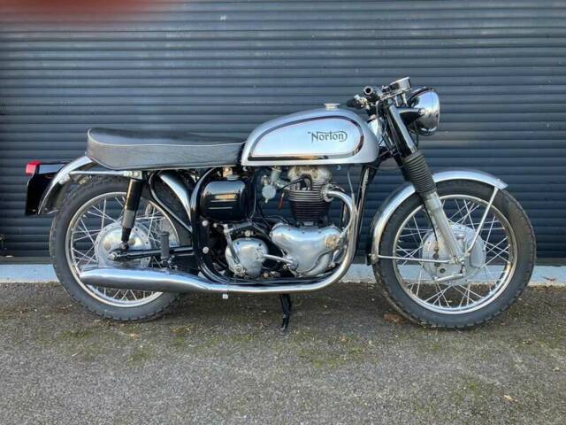 Norton Triton 650