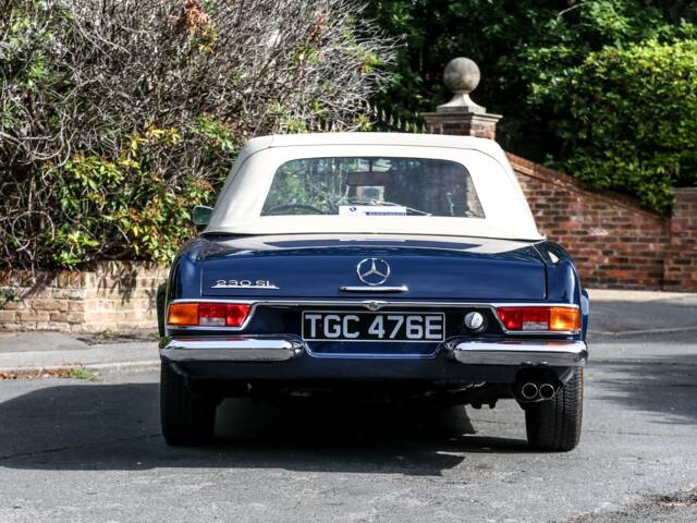 Mercedes-Benz 230 SL