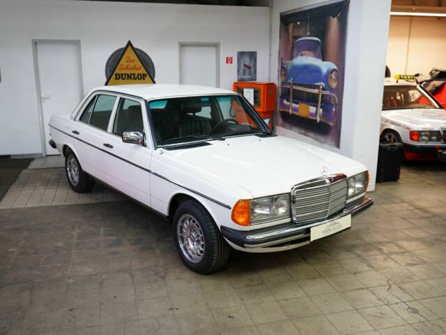 Immagine 1/40 di Mercedes-Benz 300 D (1984)