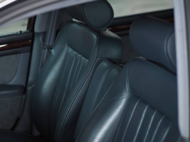 Audi A8 3.7 quattro