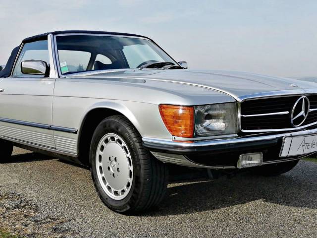 Mercedes-Benz 280 SL - Mercedes-Benz 280 SL 3/4 avant droit