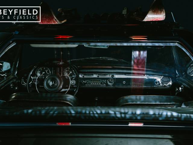 Mercedes-Benz 230 SL