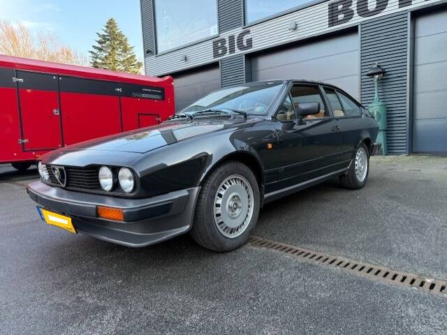 Imagen 1/22 de Alfa Romeo GTV 2.0 (1983)