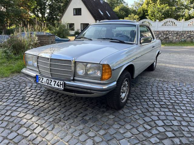 Image 1/23 of Mercedes-Benz 230 CE (1984)