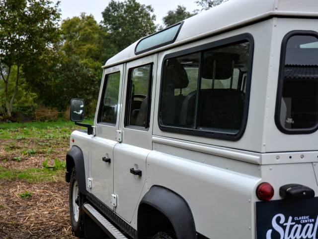Land Rover Defender 110
