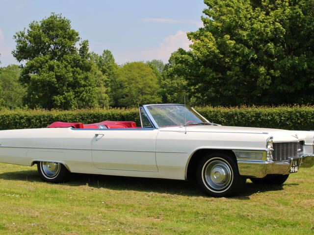 Bild 1/28 von Cadillac DeVille Convertible (1965)