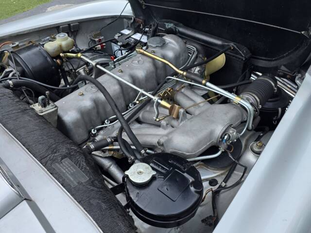 Mercedes-Benz 230 SL