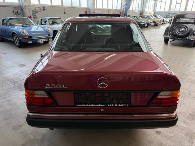Mercedes-Benz 230 E