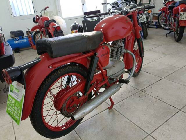 Moto Guzzi Stornello 125