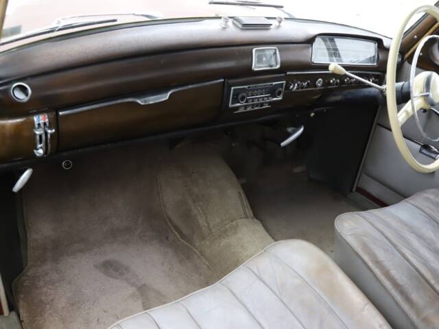 Mercedes-Benz 220 S