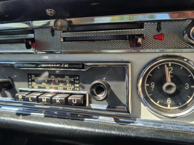 Mercedes-Benz 230 SL