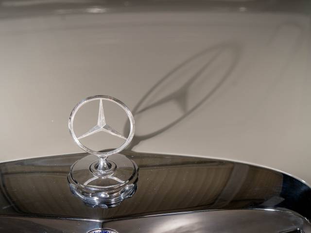 Mercedes-Benz 600