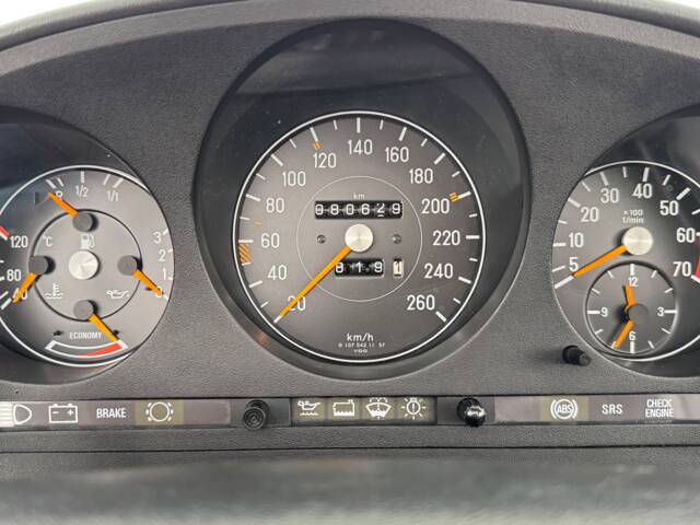 Mercedes-Benz 560 SL