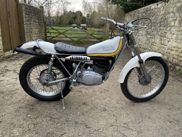 Image 1/18 of Yamaha DUMMY (1974)