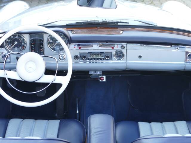 Mercedes-Benz 230 SL