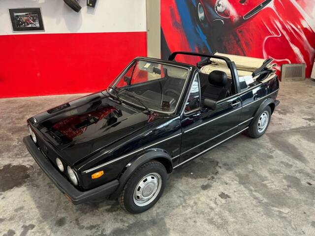 Image 1/7 de Volkswagen Golf Mk I Convertible 1.1 (1980)