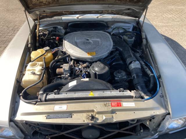 Mercedes-Benz 560 SL