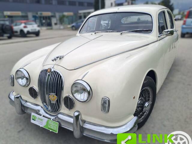 Image 1/10 of Jaguar Mk II 2.4 (1959)