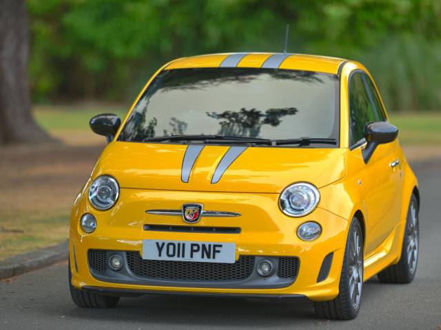 Image 1/49 of Abarth 695 «Tributo Ferrari» (2011)