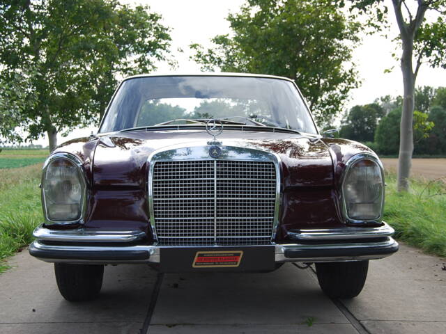Mercedes-Benz 280 SE