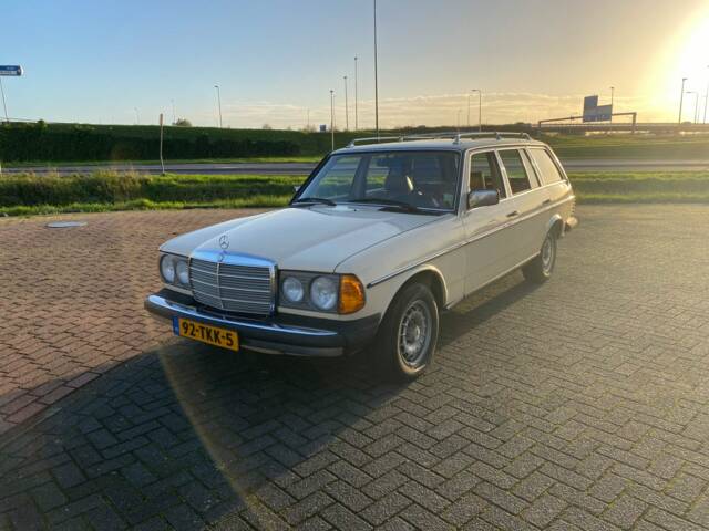 Image 1/5 of Mercedes-Benz 300 TD (1985)