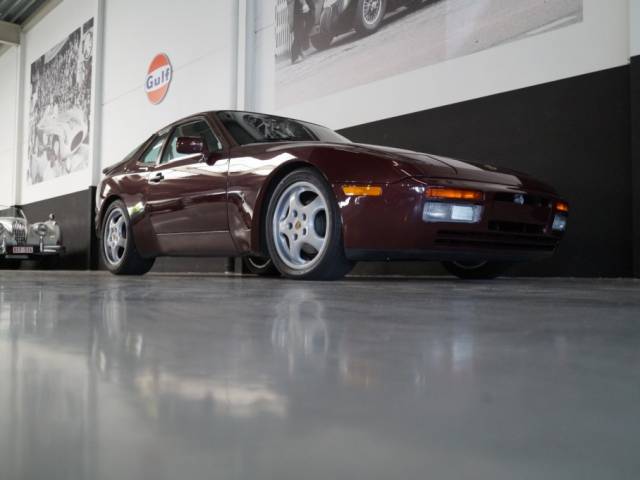 Imagen 1/37 de Porsche 944 Turbo (1987)