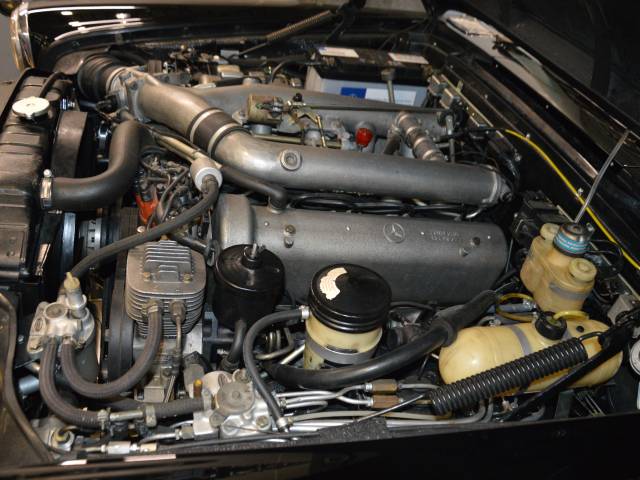Mercedes-Benz 600