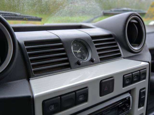 Land Rover Defender 110