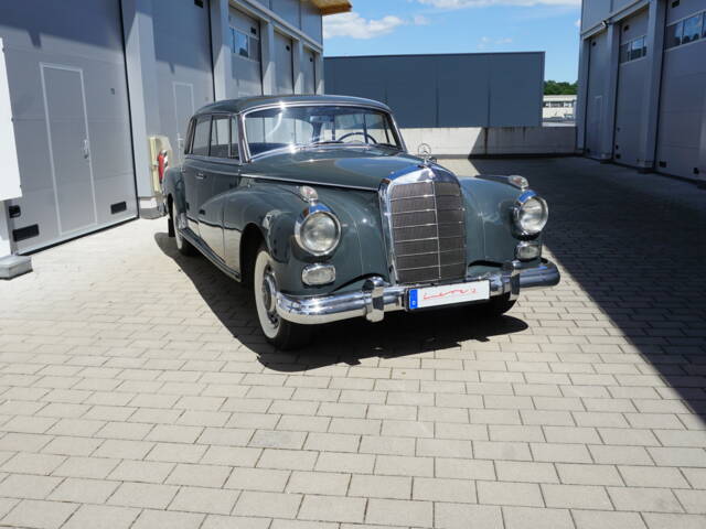 Mercedes-Benz 300 d