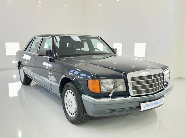 Mercedes-Benz 560 SEL