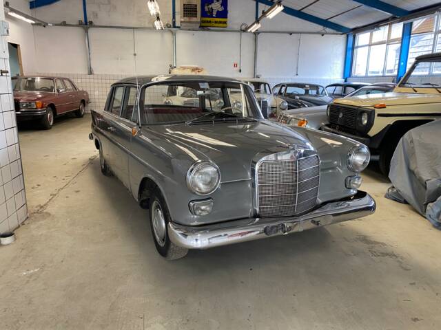 Image 1/33 of Mercedes-Benz 190 c (1964)