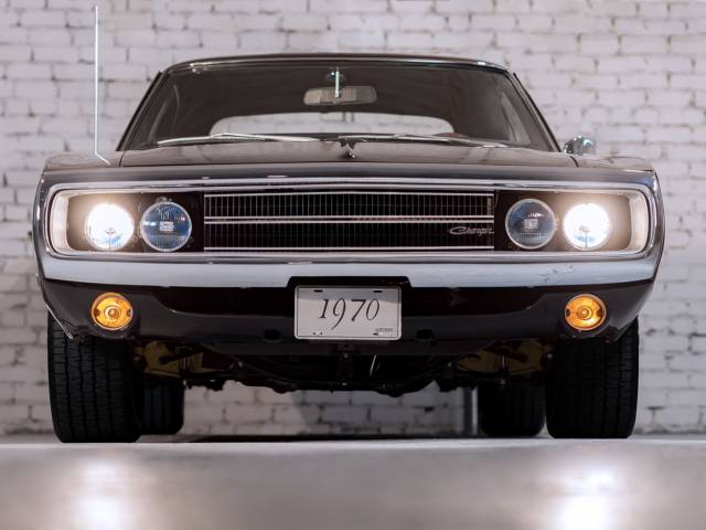Dodge Charger 318