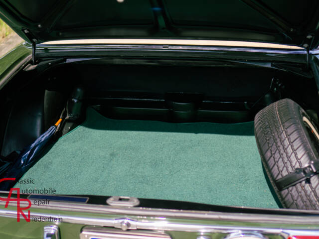 Mercedes-Benz 220 SE b