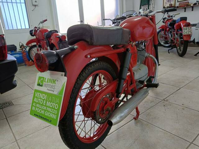 Moto Guzzi Stornello 125