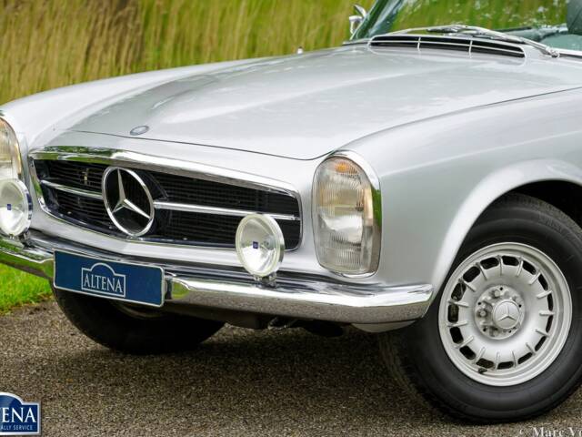 Mercedes-Benz 230 SL