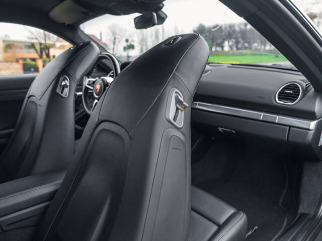 Porsche 718 Cayman T